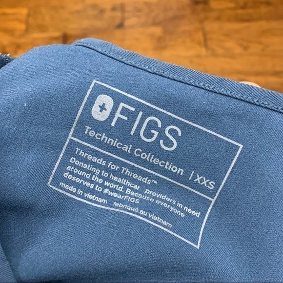 Figs Casma Three-Pocket Scrub Top - Picture 3 of 5